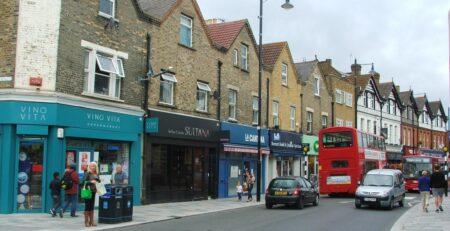 sidcup high street showing some shops and the local scene